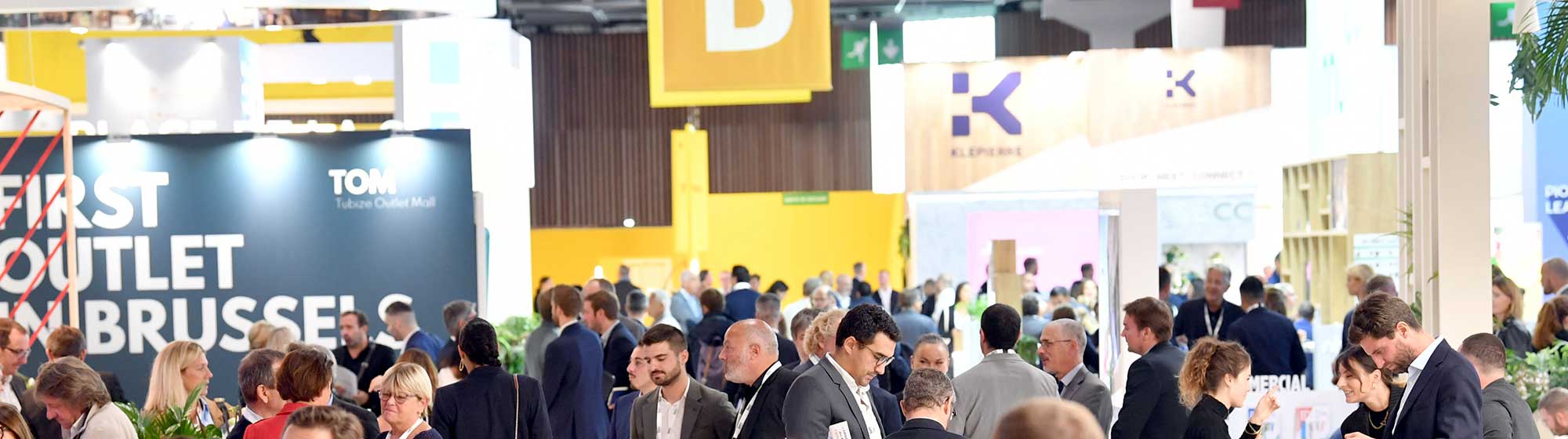 Visitors in the aisles of the Siec event