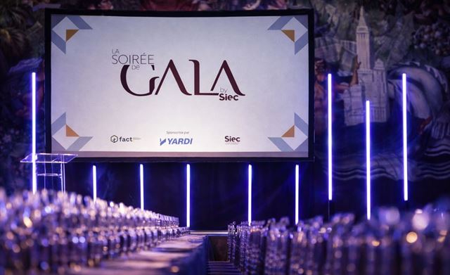 Gala evening setup at Siec event with stage, screen and lighting ambiance.