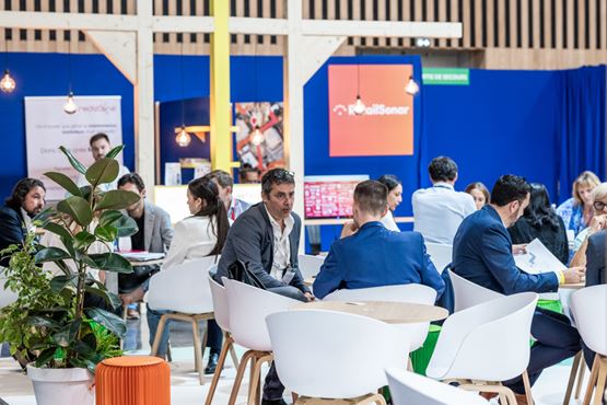 Professional meetings in the Siec Startups & Innovation Area, with exhibitors and visitors engaged in discussions.
