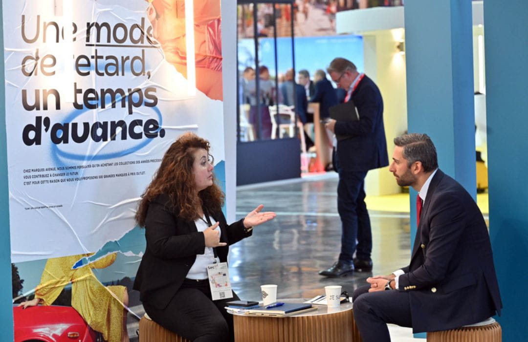 One-on-one business discussion between two professionals in a structured setting.